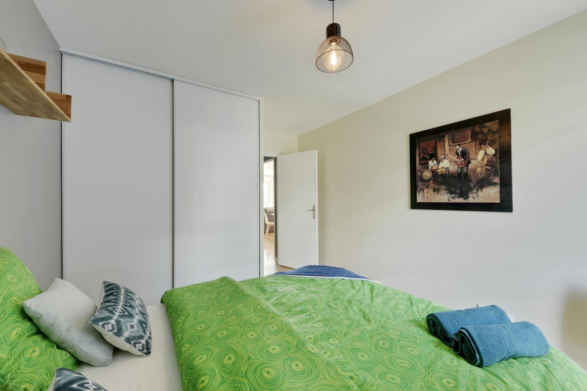 Chic Apartment With Superb View Of The Eiffel Tower Saint-Denis  Luaran gambar