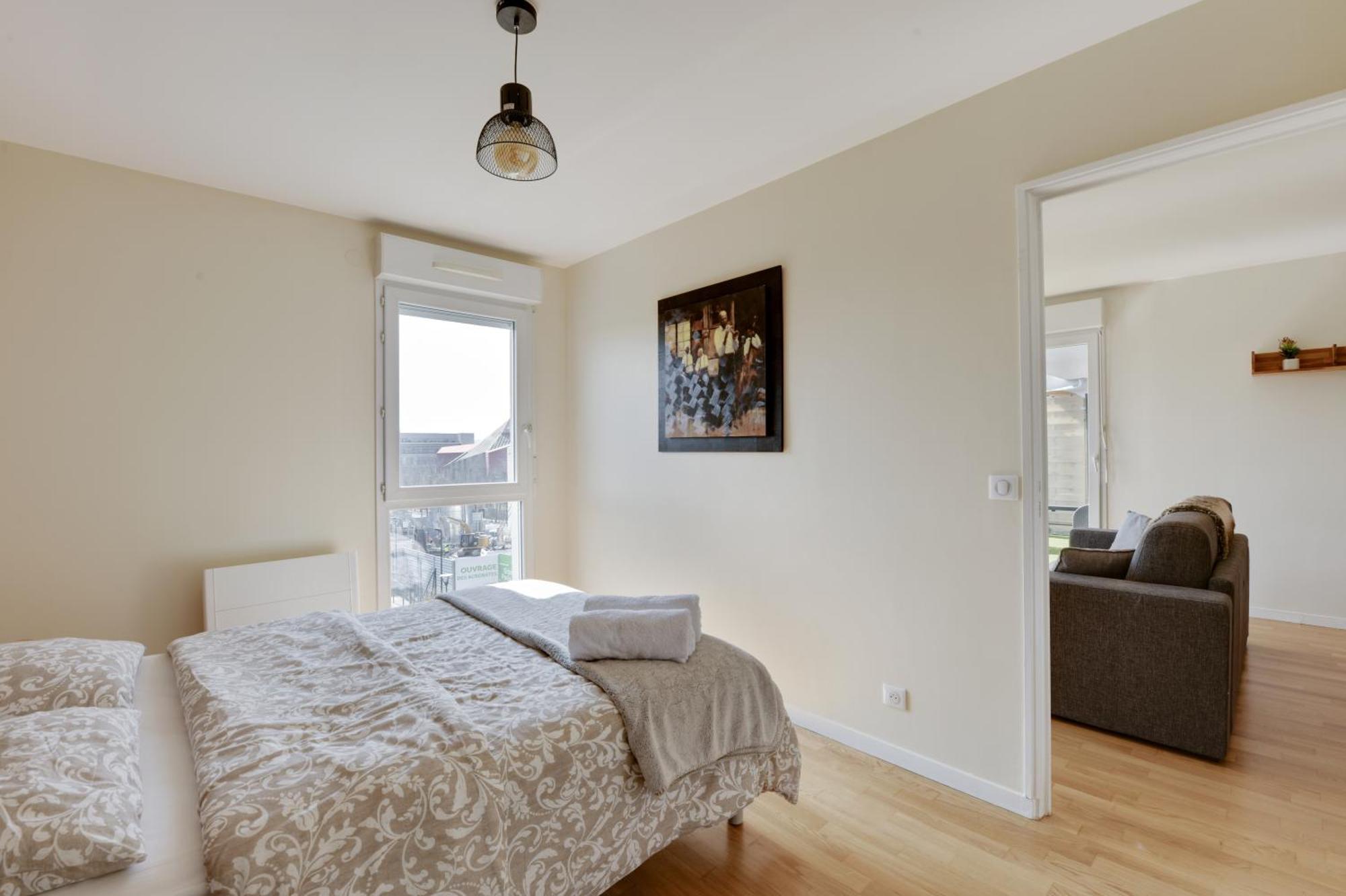Chic Apartment With Superb View Of The Eiffel Tower Saint-Denis  Luaran gambar