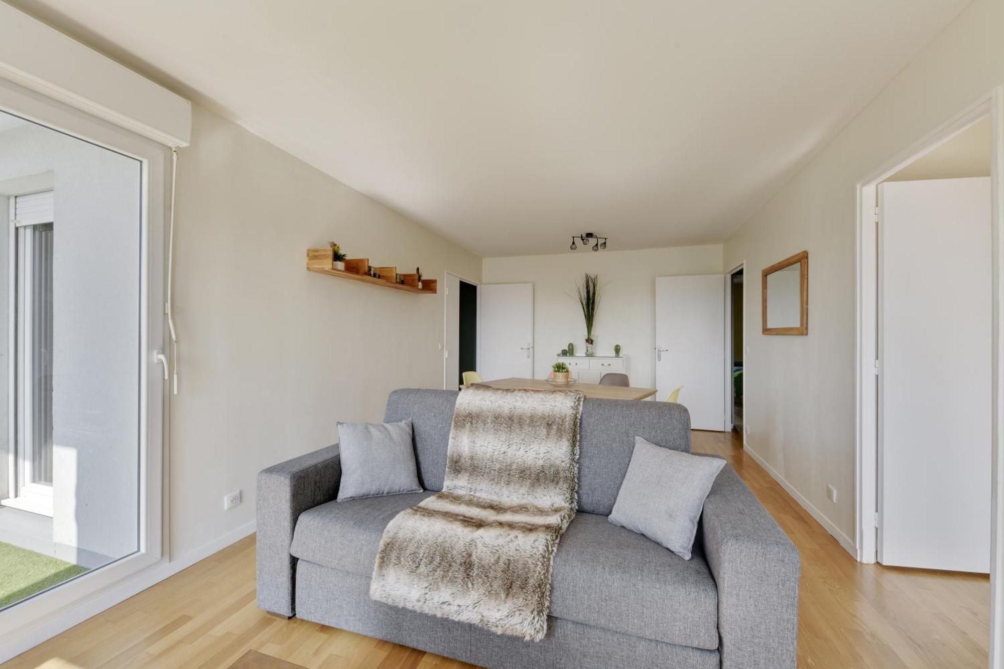 Chic Apartment With Superb View Of The Eiffel Tower Saint-Denis  Luaran gambar