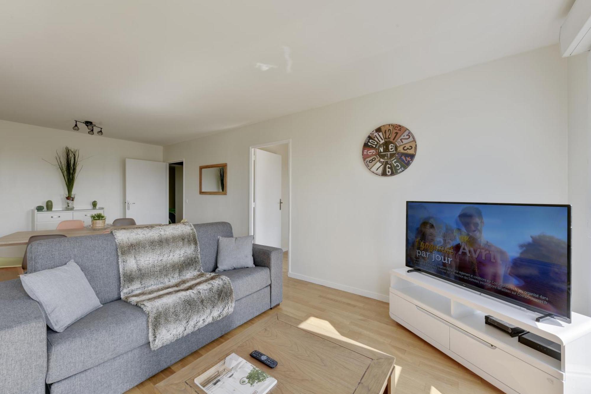 Chic Apartment With Superb View Of The Eiffel Tower Saint-Denis  Luaran gambar