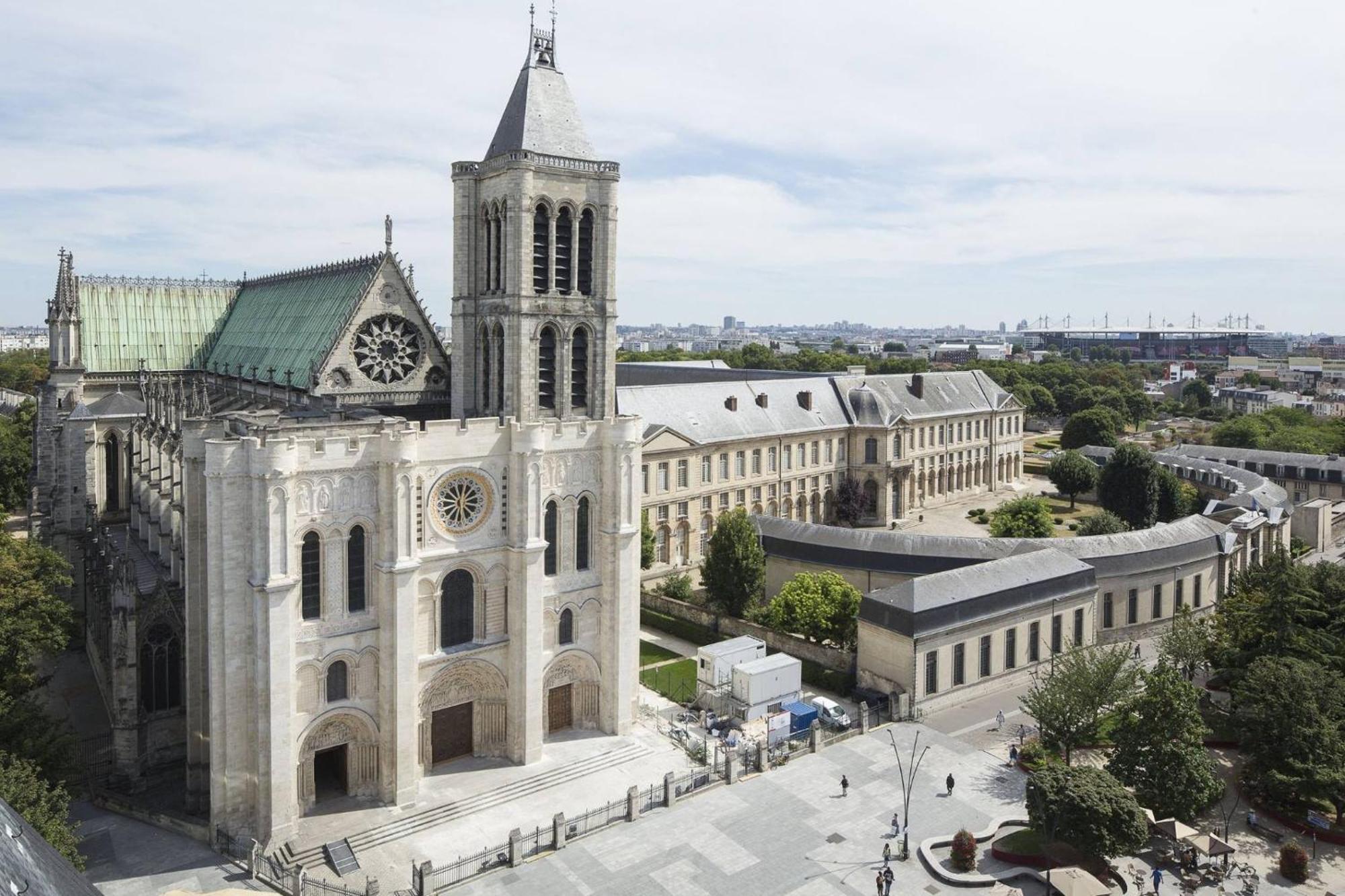 Chic Apartment With Superb View Of The Eiffel Tower Saint-Denis  Luaran gambar