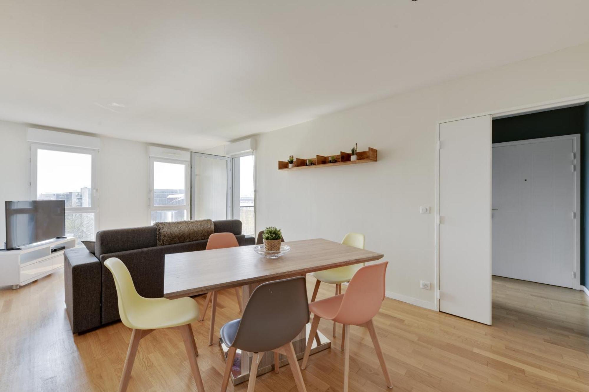 Chic Apartment With Superb View Of The Eiffel Tower Saint-Denis  Luaran gambar