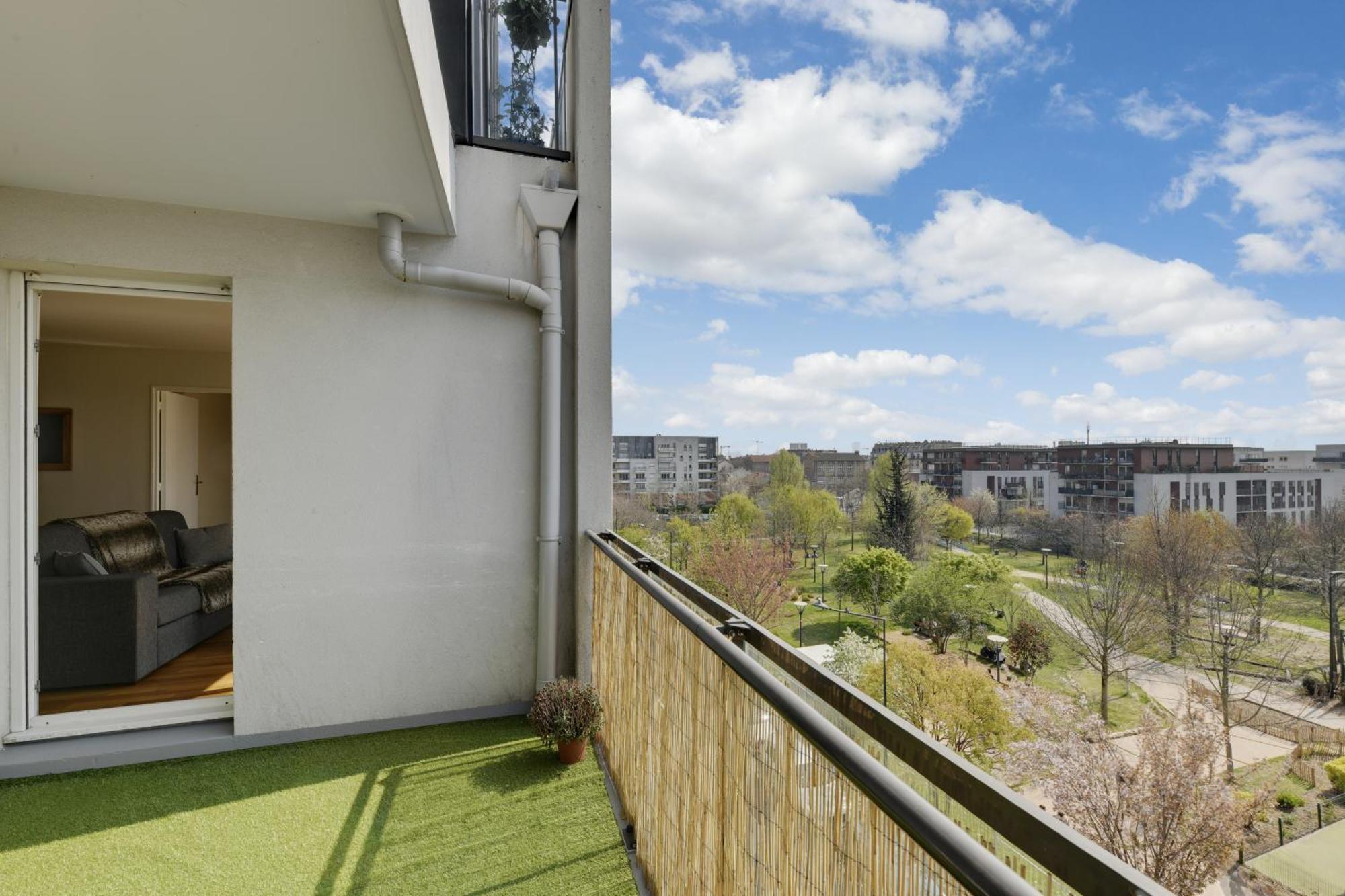Chic Apartment With Superb View Of The Eiffel Tower Saint-Denis  Luaran gambar