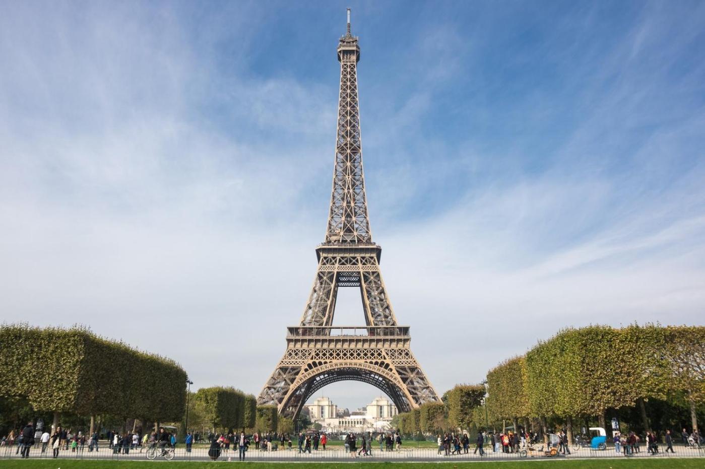 Chic Apartment With Superb View Of The Eiffel Tower Saint-Denis  Luaran gambar