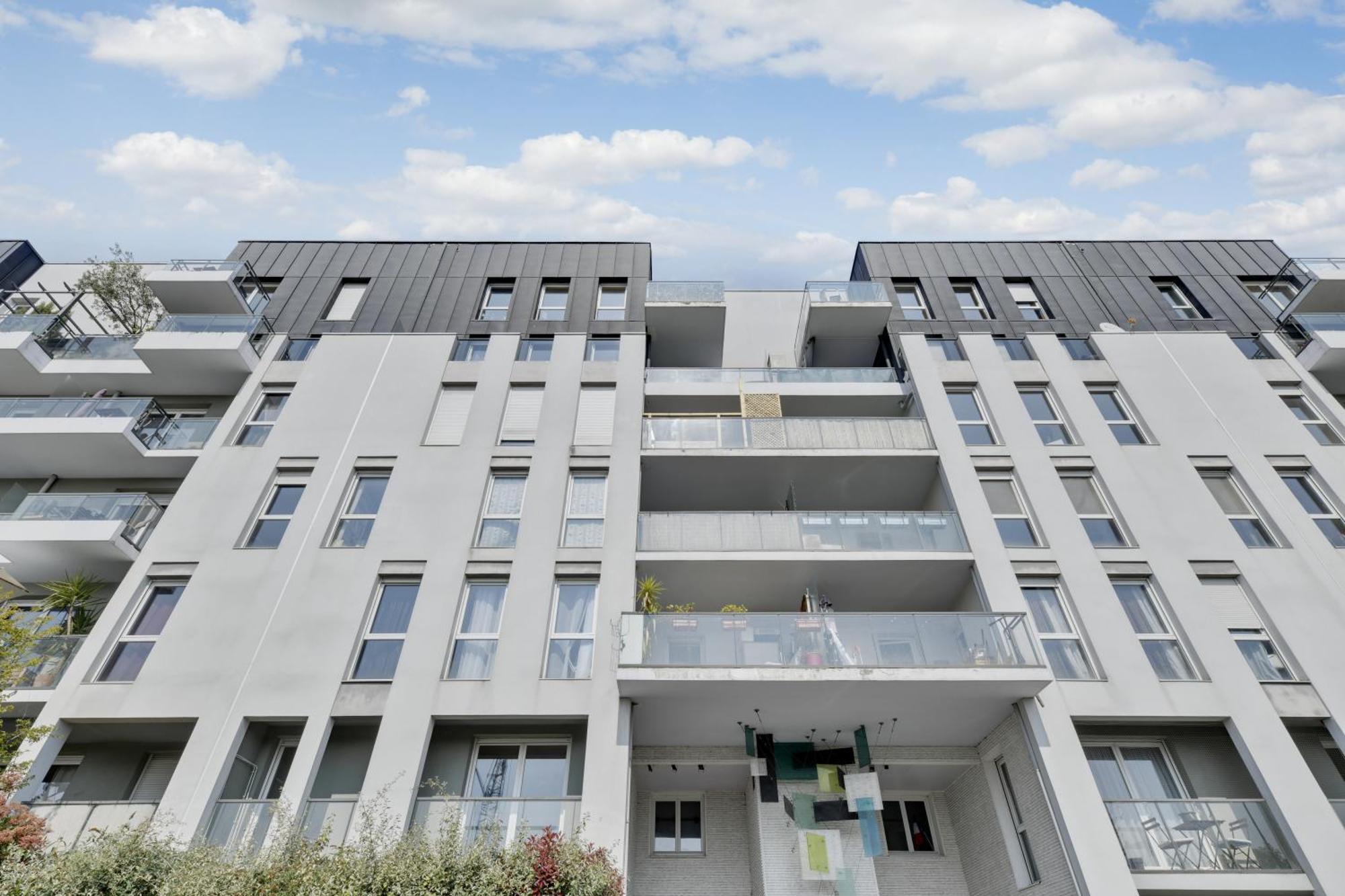 Chic Apartment With Superb View Of The Eiffel Tower Saint-Denis  Luaran gambar