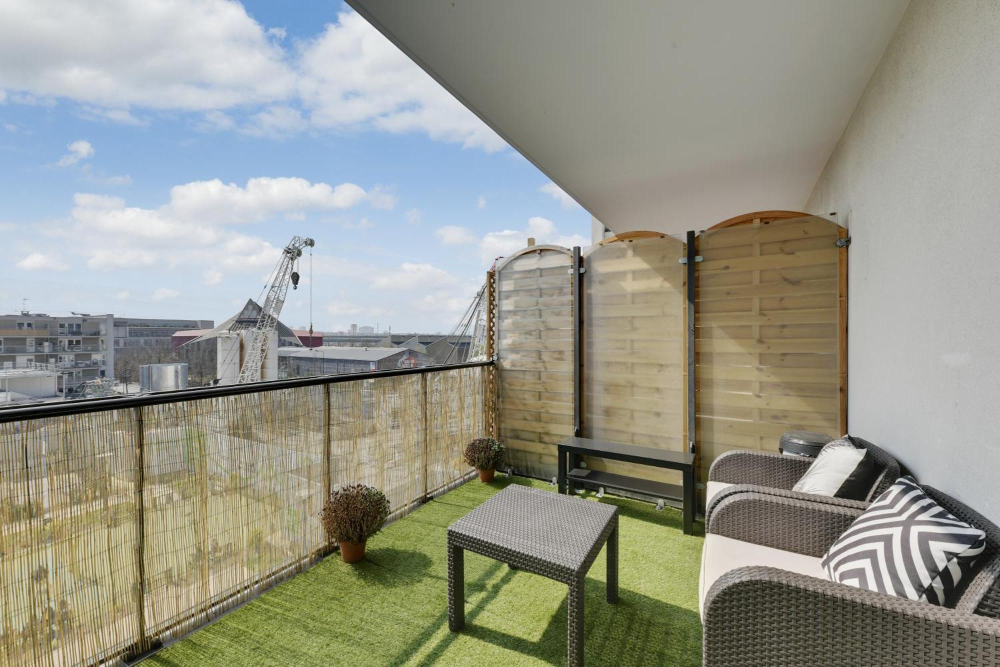 Chic Apartment With Superb View Of The Eiffel Tower Saint-Denis  Luaran gambar